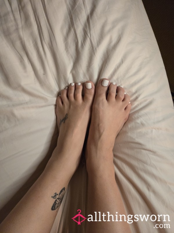 Moisturising My Feet… Wanna Watch? 😇👣