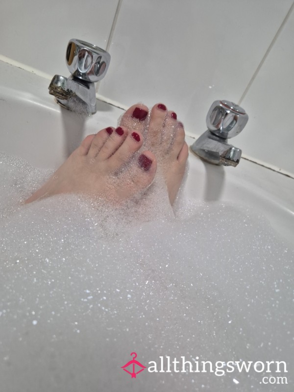 Moisturising My Pretty Little Feet