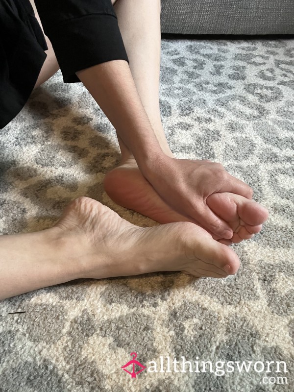 Moisturizing My Feet 🧚🏼