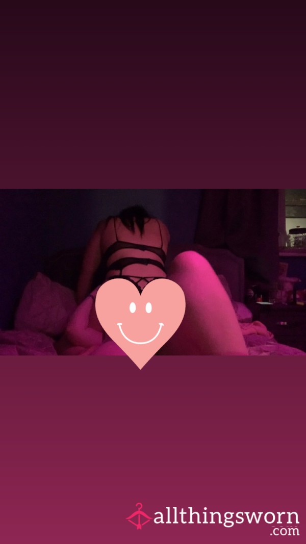 Molly Riding Cleos Face😍