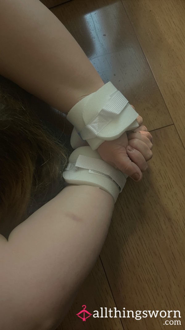 Mommy Is Restrained And Ready!! 🥵🪢 7 Hot Pics! 🔥