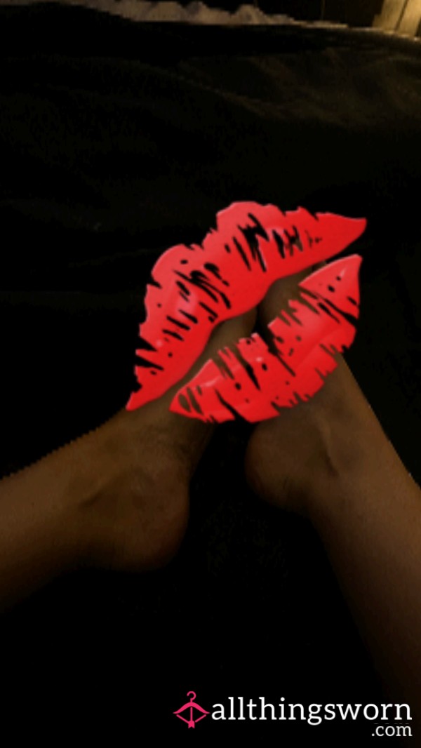 Moody S**y Evening Feet Pics😩