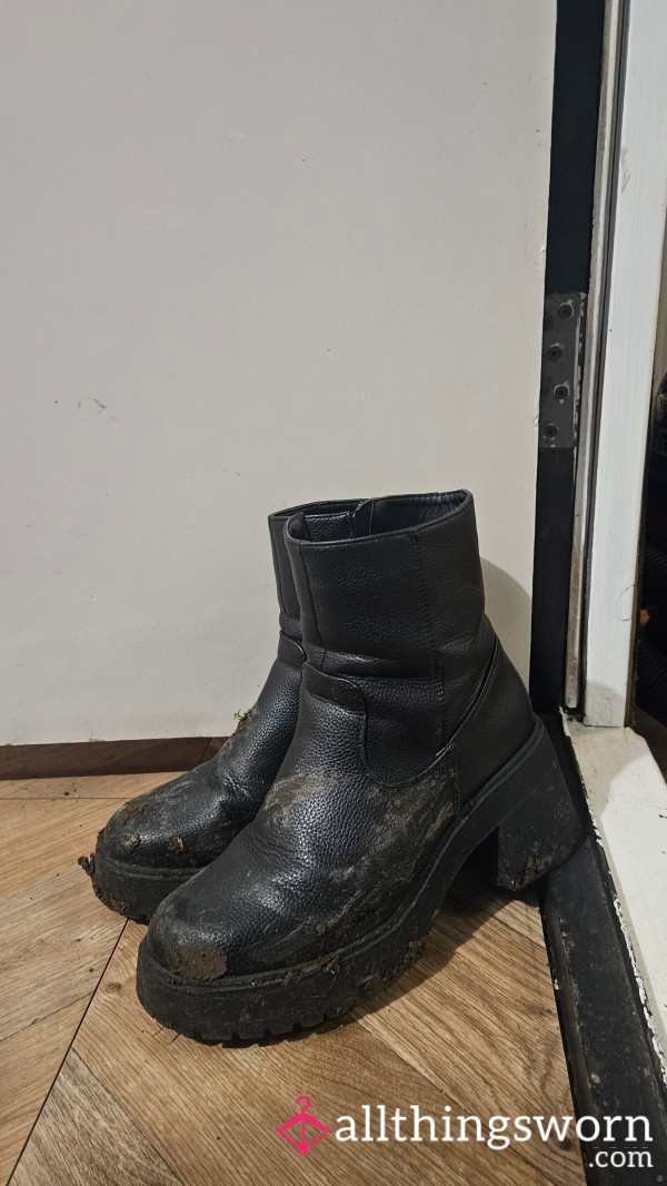 More Muddy Boots To Clean 👢👣- Boot Cleaner Wanted!