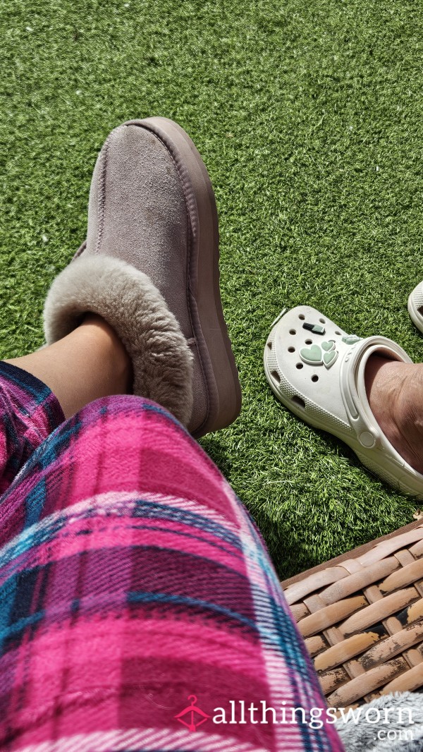 Mother Daughter Foot Worship