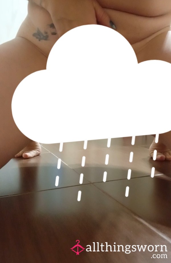 Mouthwatering P**ing 💦🤤