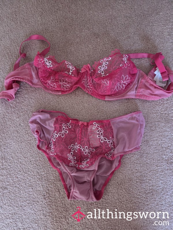 Mstching Pink Bra And Knickers Old And Worn  38b