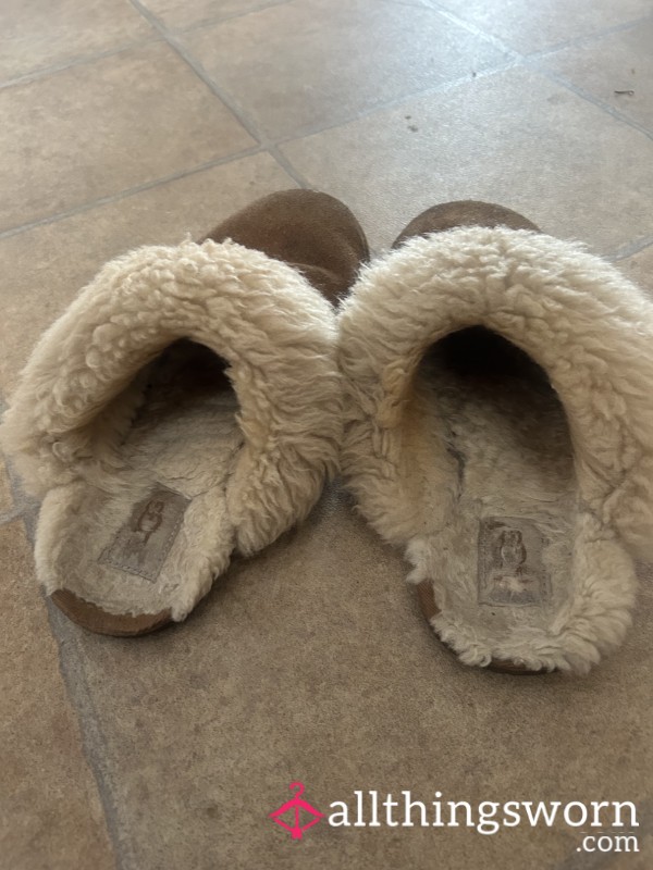 Much Loved UGG Slippers, Really Don’t Want To Depart With These. The Love I Have For These Are On A Different Level 🥰. 1 Year Old Was A Christmas Present 🎁.