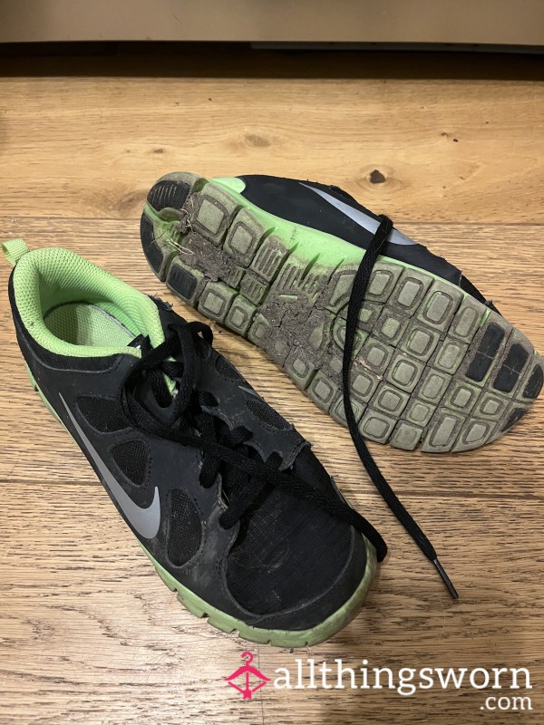 🖤💚 Muddy Green & Black Nike Trainers – Worn & Well Used 💚🖤