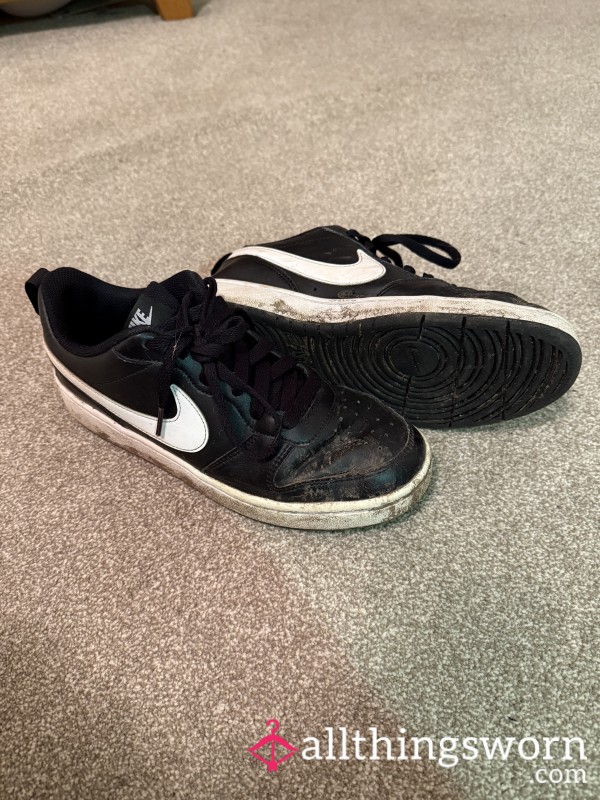 ✨£15✨ Well-worn Muddy Nike Trainers