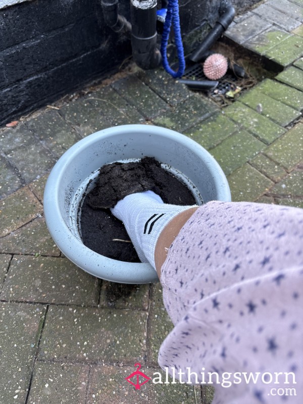 Muddy Toes 🥵