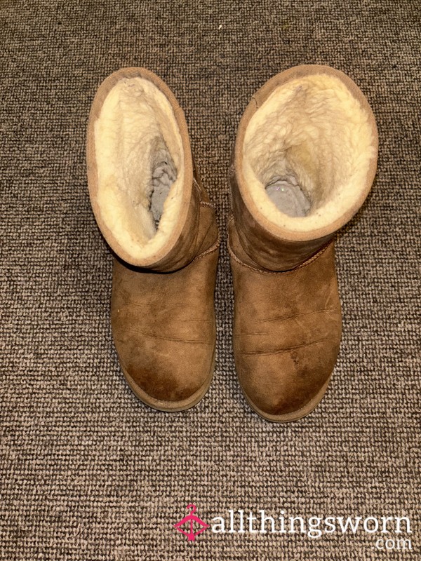 My 2 Year Old Sweaty Stinky  Ugg Boots 🥰