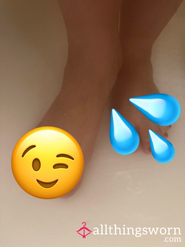 My Beautiful Wet Feet In The Shower 💦💧