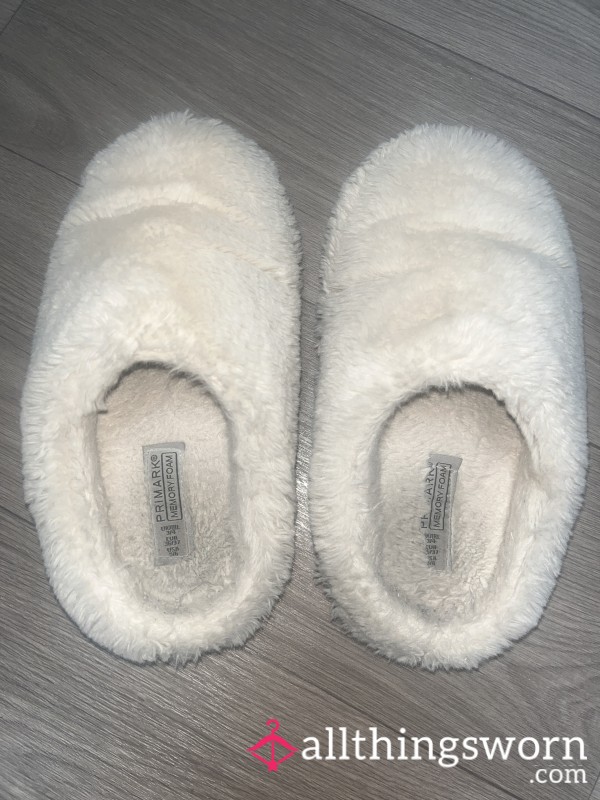 My Cream Very Well Worn Fur Slippers Have Seen Their Days And Need A New Loving Home Been Wearing These For 6 Months With No Socks
