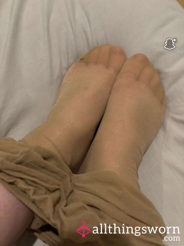 My Cute Little Feet In Tights