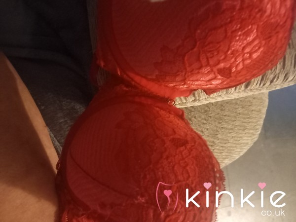 My Dirty Week Worn Red Bra Worn All Week Hot Sweaty B**bs 👹👹💋