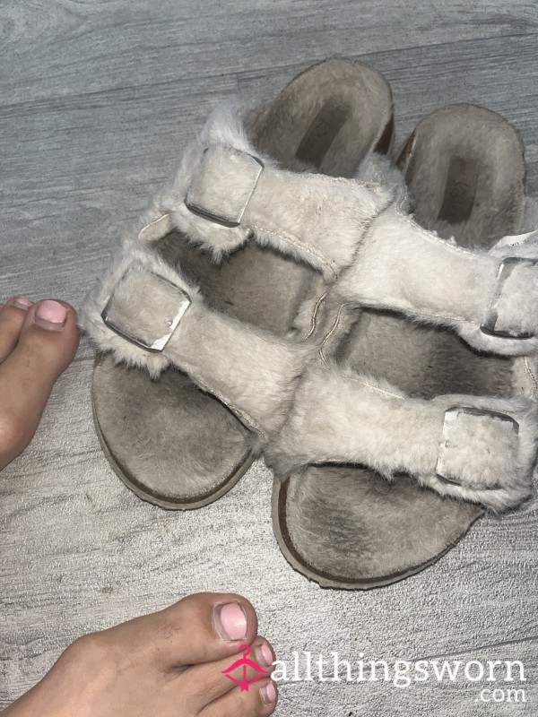 I Want To See You WORSHIP My Fav Sandals. Fluffy. Very Well Worn With Visible Foot Prints 🖤 FREE P&P