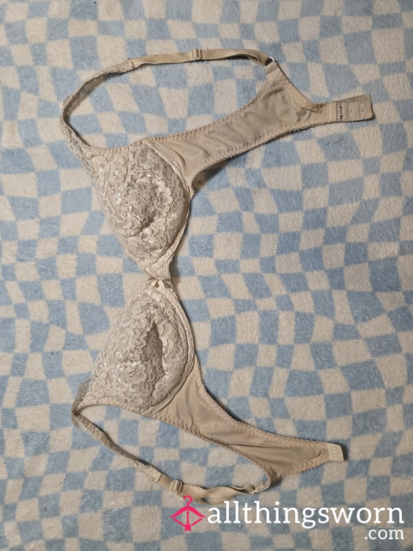 My Favorite Dirty Old Vintage White Lace Bra 🤍