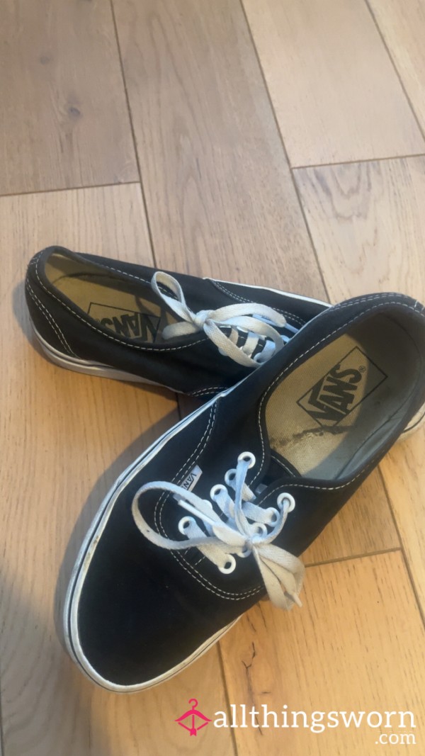 My Favourite Dog-Walking Trainers (No Socks 😉)
