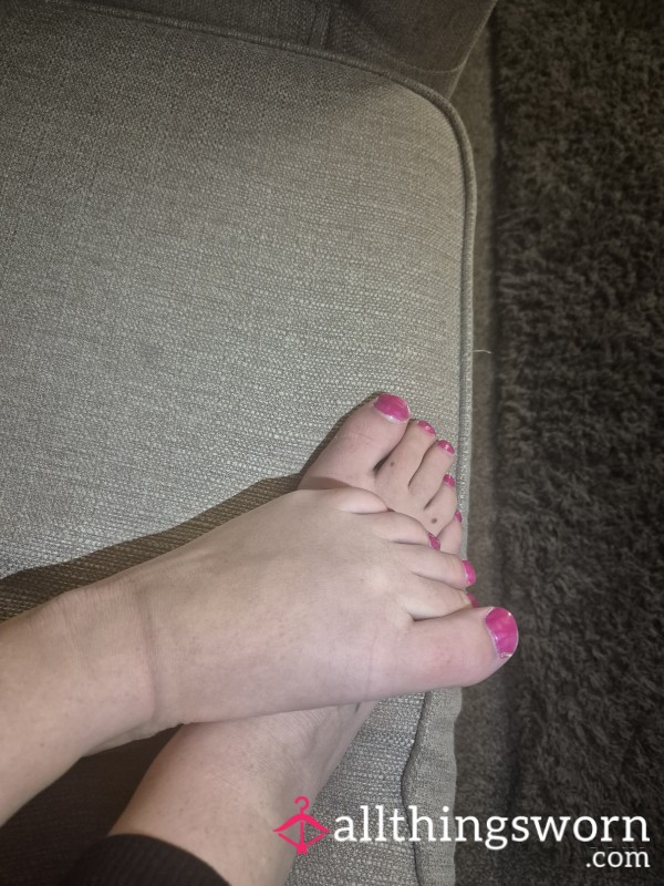 My Feet Are THROBBING!! In Need Of A Foot Ma**age