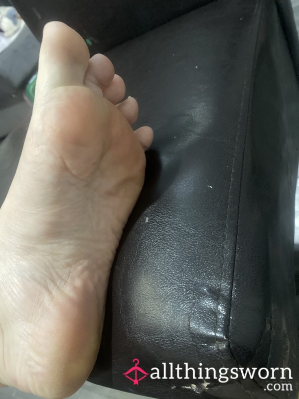 My Feet Need A Pedicure Who’s Going To Pay For Them To Be Treatedyou Get 5 Pics Diffrent Angles And Freshly Done Feet