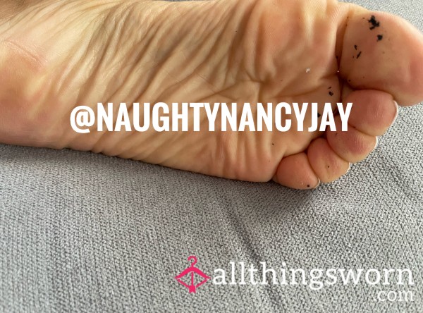 My Feet Need Cleaning 🦶🏼 TG Worship Call Available Now! £20 For 3 Mins… Get On Your Knees Ready…