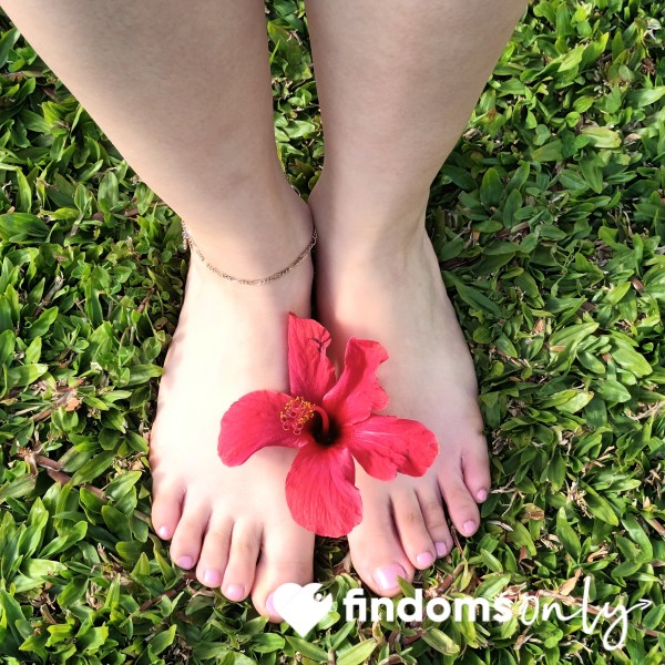 My Feet On Gra**