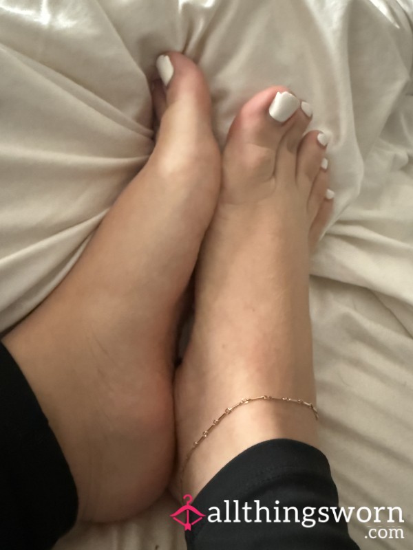 My Feet Pics… With Pretty White Toes💋