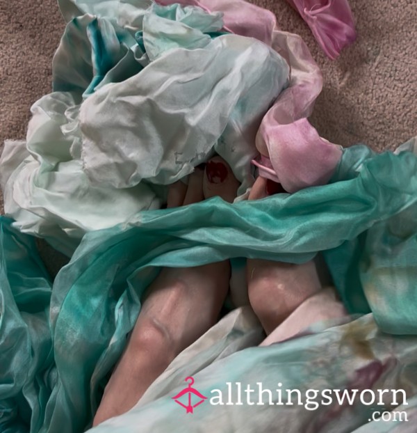 My Feet Squishing Silk Scarves For 1 Minute