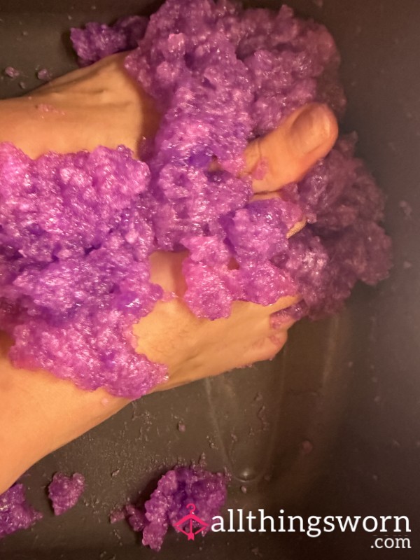 My Feet. Your Weakness. 5 Minutes Of It 😈💸 Don’t Pretend You’re Not Paying😘