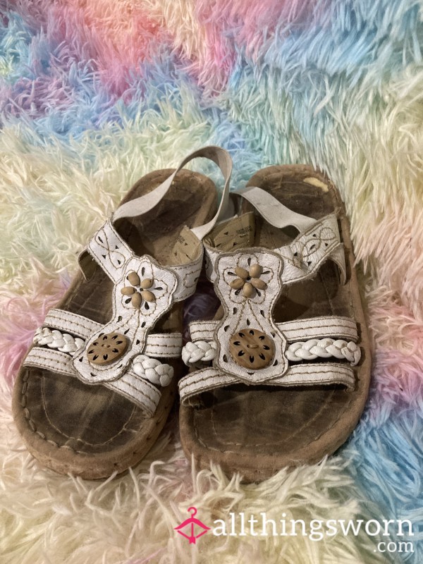 My Moms Old Sandals👣Size 6💜