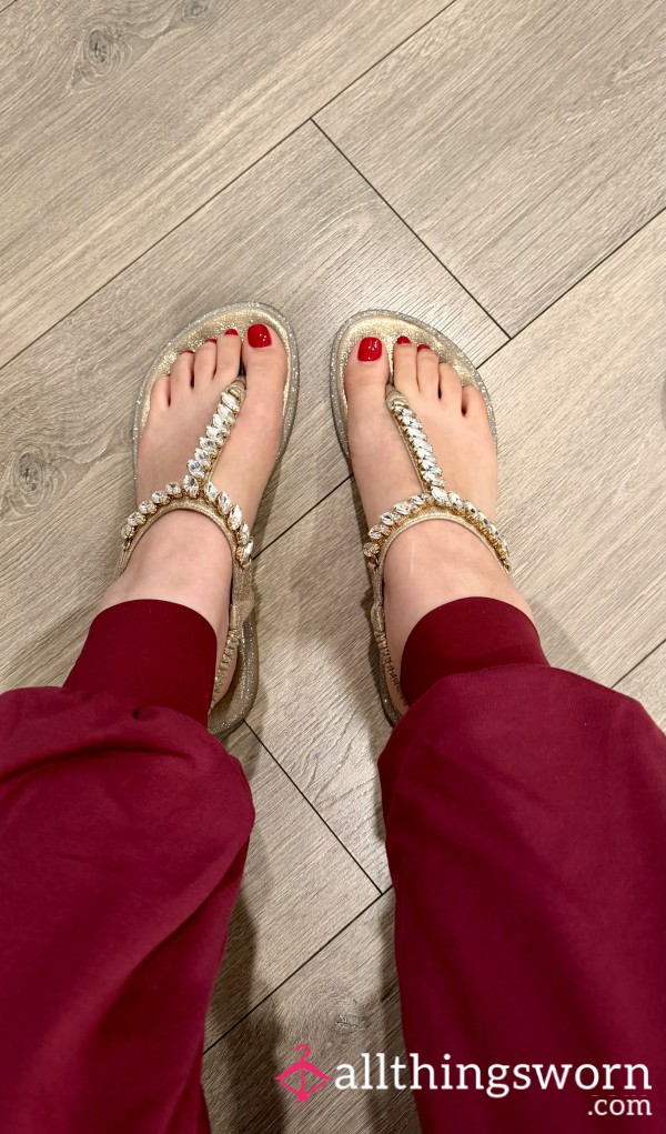 Well Worn Gold Sparkly Sandals ✨ Cute & Loved