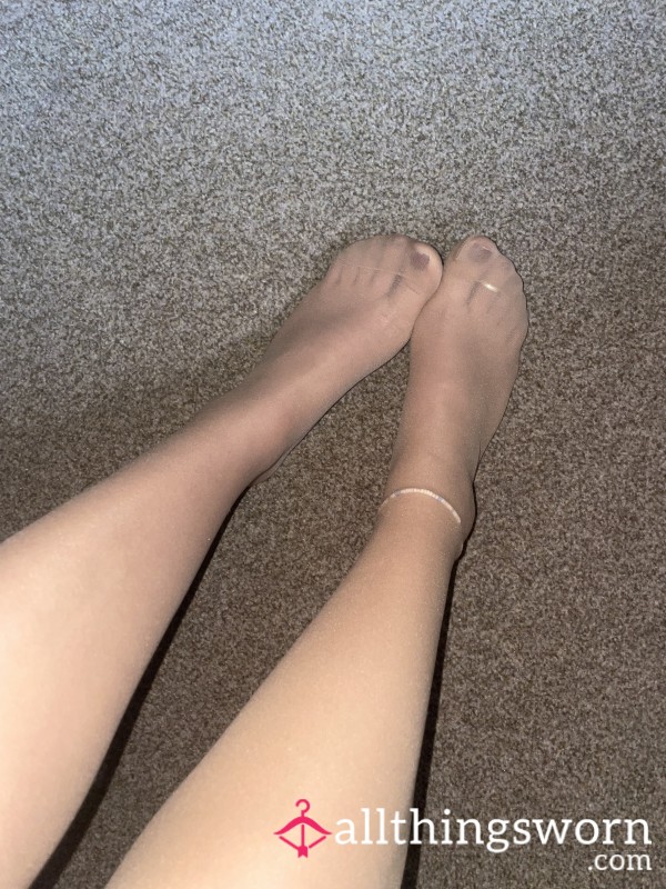 My Naughty Nylons Worn To Work At The Office 👅😈🌟 P**p My Cute Painted Toes 😉
