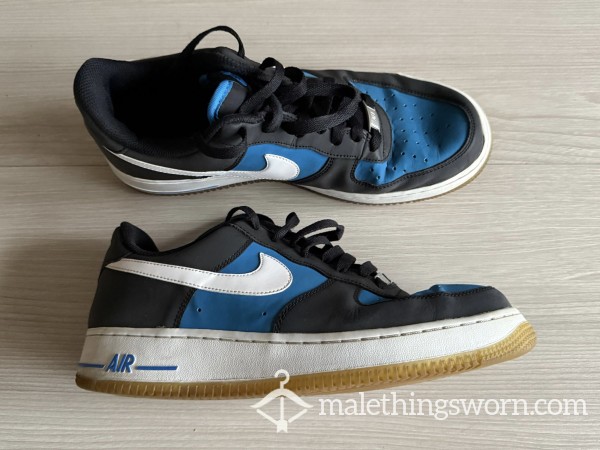 MY OLD NIKE AIR FORCE ONES.
