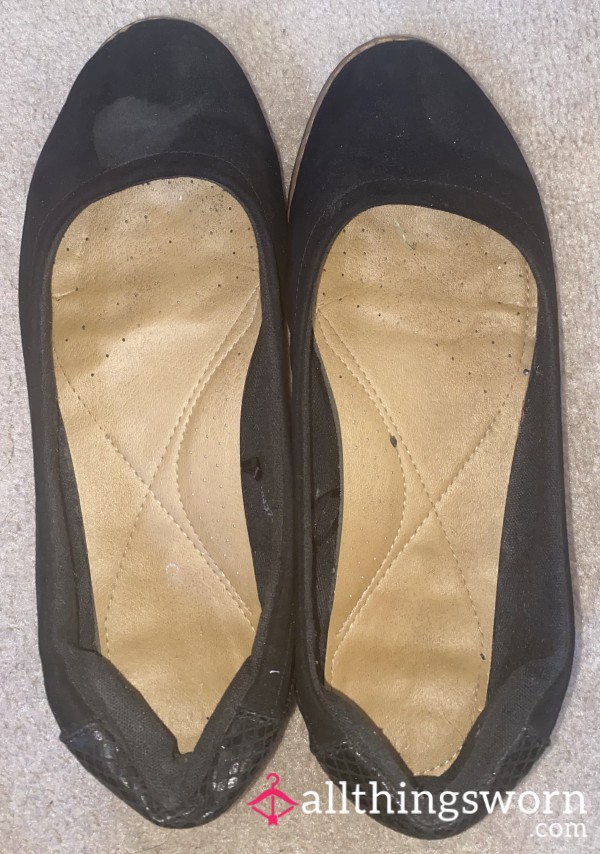 👣 My Old Work Shoes - Heavily Worn, Smelly & Falling Apart