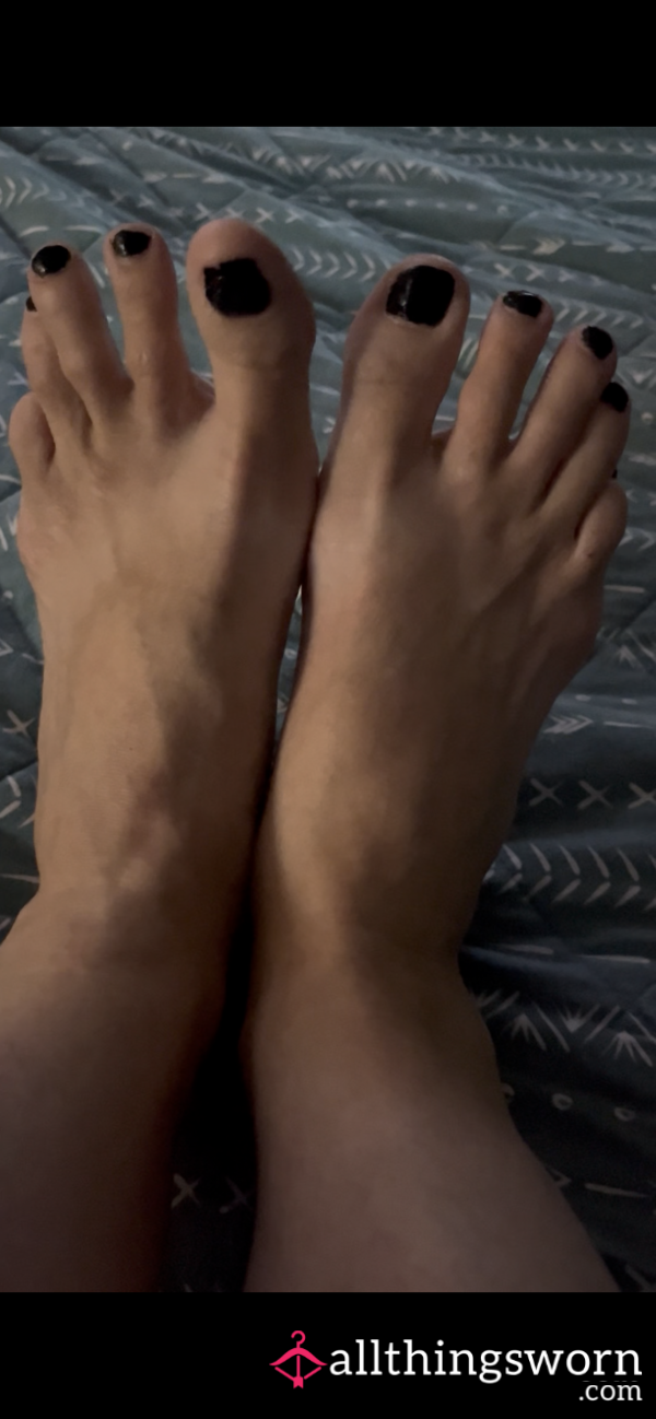 1 Full Minute Of My Playful Feet Rubbing Each Other