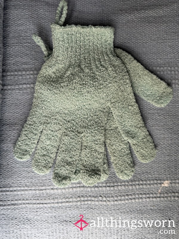 My Pre-love Exfoliating Gloves 😍