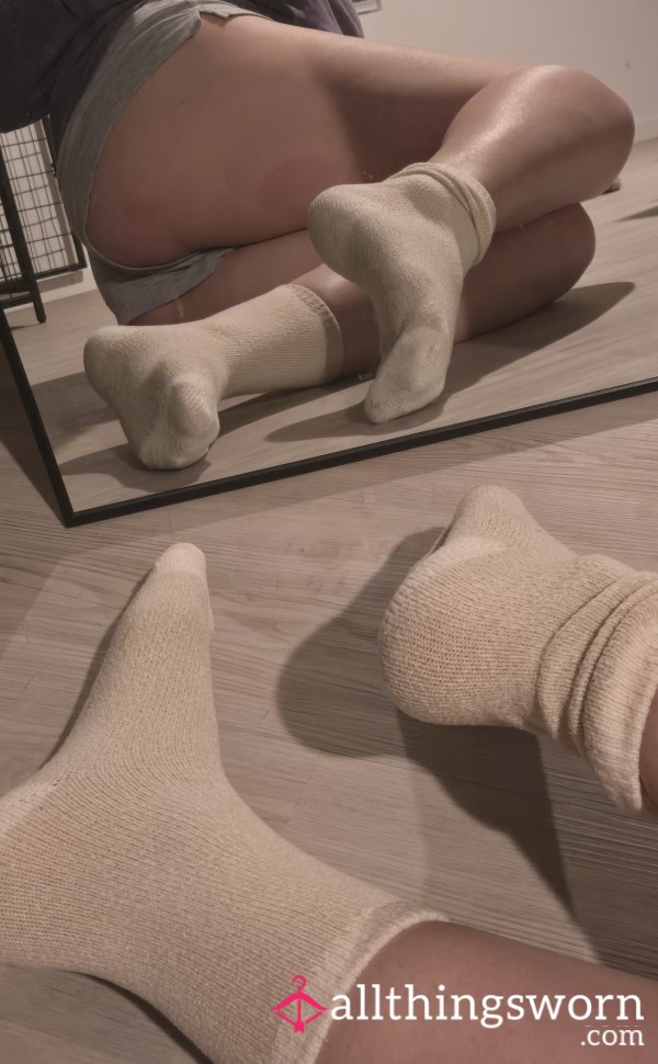 My Pretty Big Feet And Cozy Socks 🥰