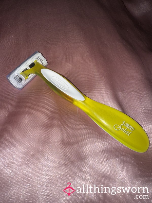 My Razor 😉🎀