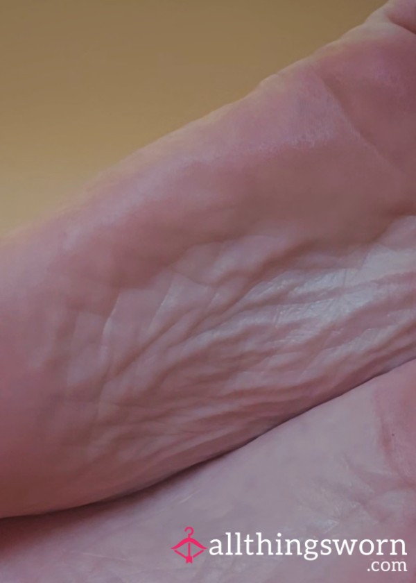 💕 1m 40s Of My S**y Pink Wrinkly Soles 😍