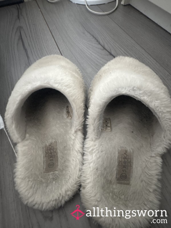 My Smelly Slippers🥿
