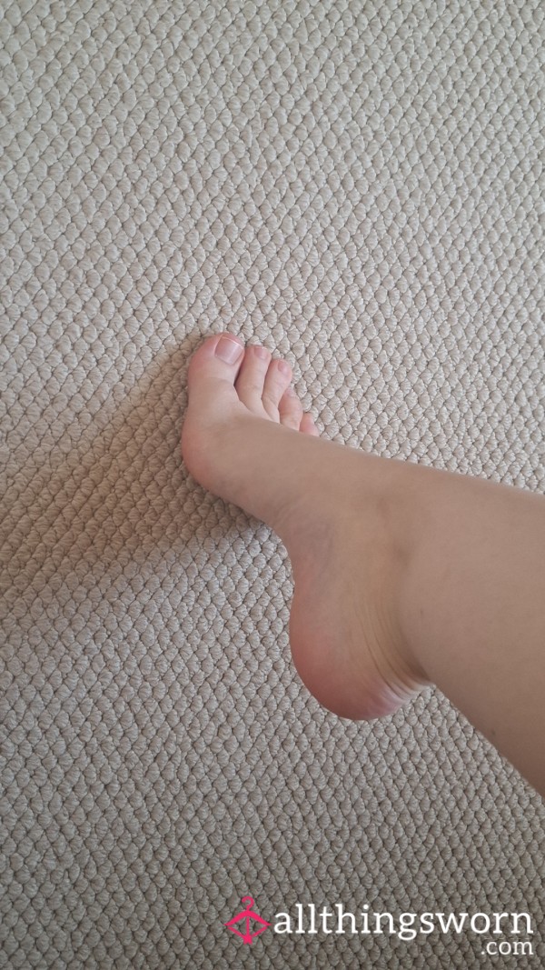✨ My Soft Pretty Feet Sinking Into Fluffy Carpet🌸