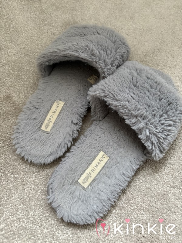 Well Worn Slippers Plus Feet Pics😋