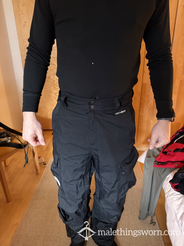 My Straight Twin Brother‘s Ski Gear