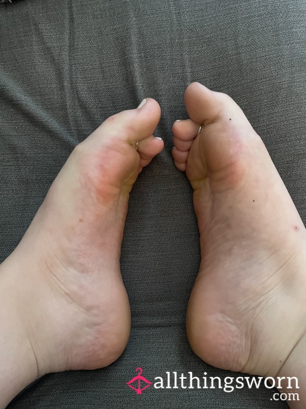 MY SWEATY FEET NEED ATTENTION
