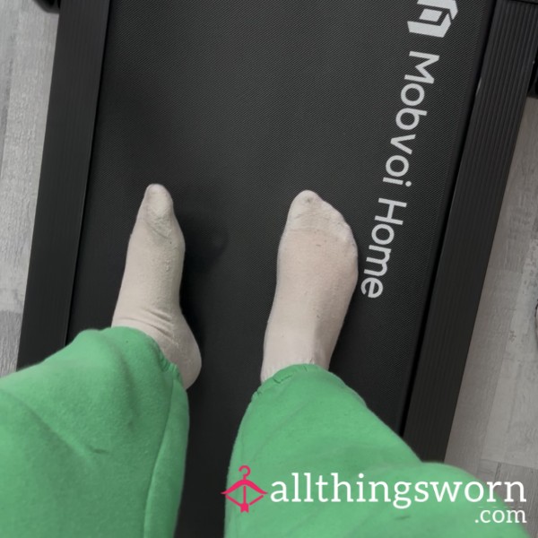 My Sweaty Feet Step On The Treadmill🦶🏼