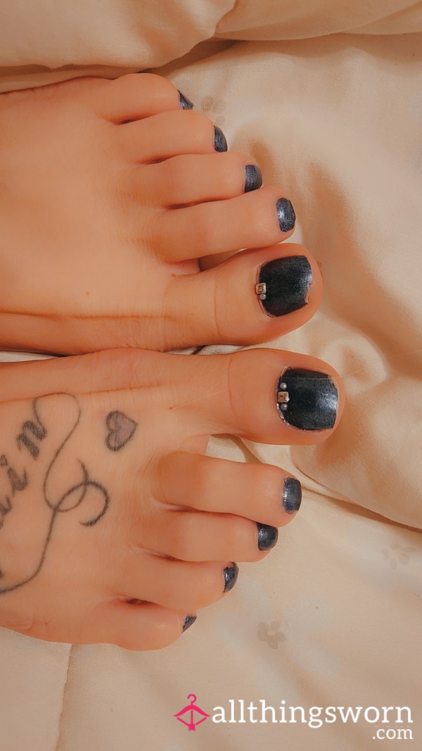 *My Tootsies* Basic Photos Of My Feet With Dark Blue Polish