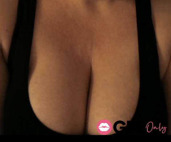 My Very First Instant Content To Share With You S**y Buyers Xx