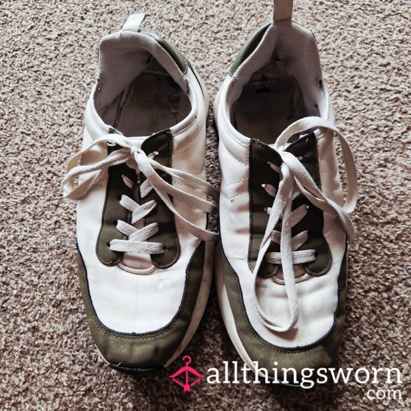 💖My Very Well Worn And Loved Green And White Trainers💖