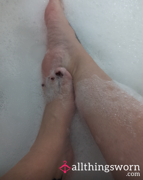 Feet In A Shallow Bubble Bath 🛁👣