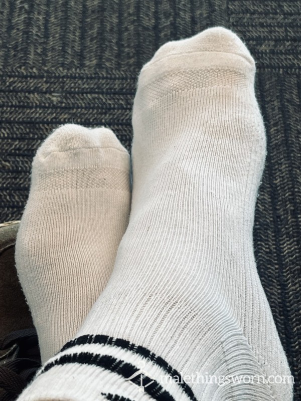 MY WIGGLING TOES IN WHITE SOCKS